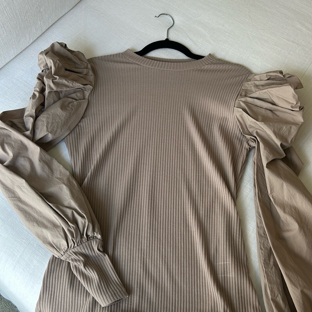 Tan puff sleeve fitted ribbed top